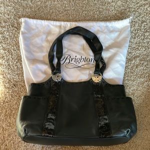 NWOT Brighton black leather purse.